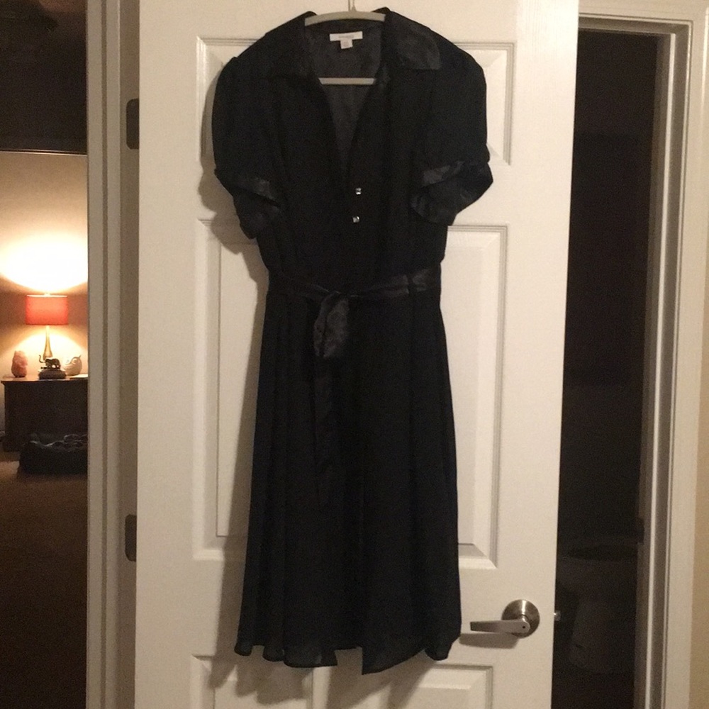 Cute vintage vibe black dress